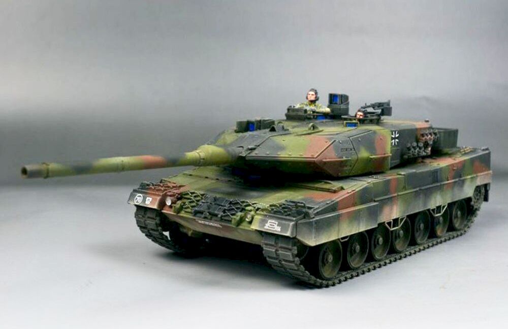 Tamiya Leopard 2A6 Main Battle Tank 1/35